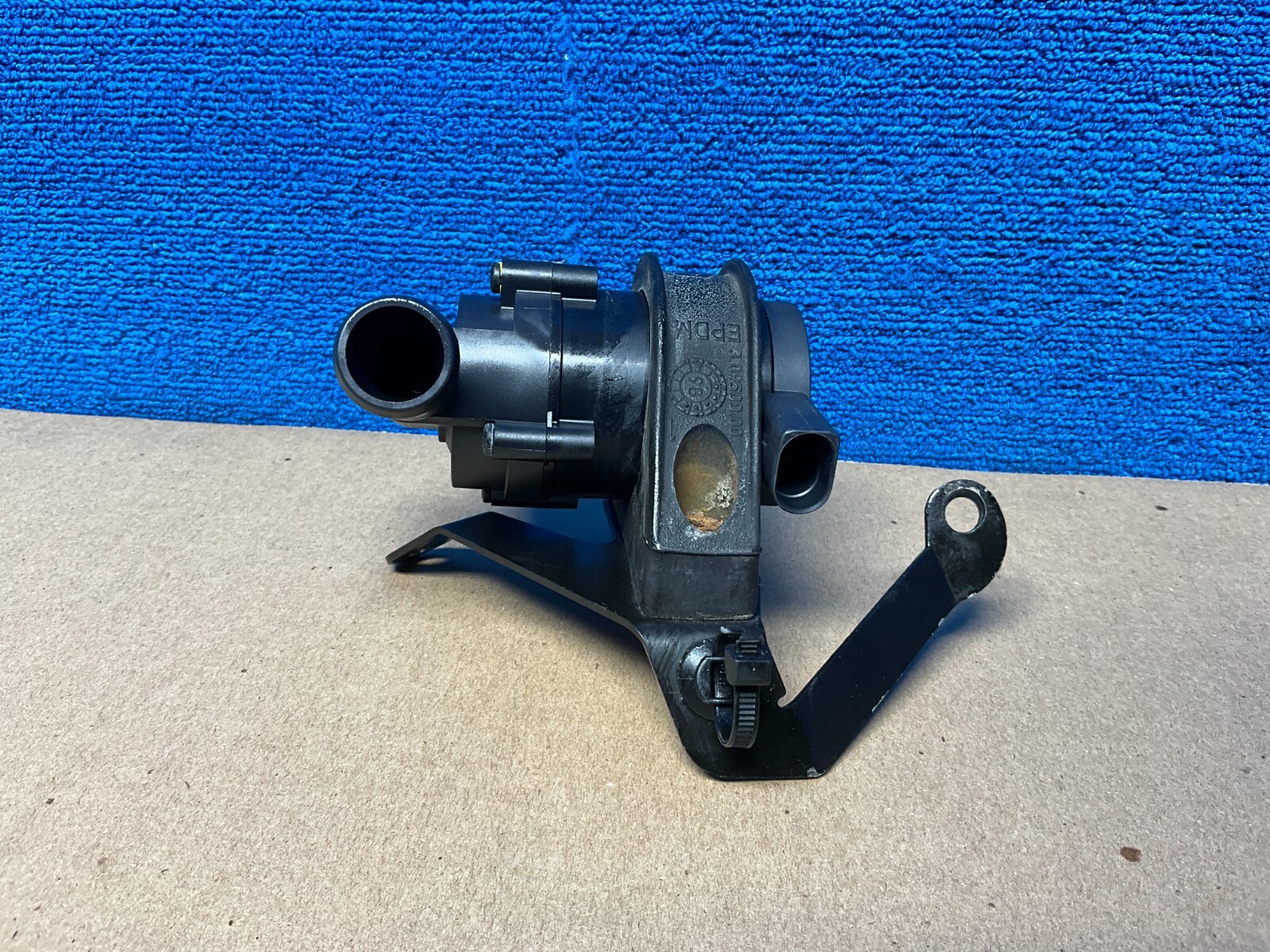 2006-2012 BENTLEY CONTINENTAL RIGHT ENGINE AUXILIARY WATER COOLANT PUMP OEM