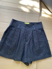 Pantalones Cortos Para Mujer Catherine Malandrino Negros Cintura Alta Encaje Ojales Metálicos