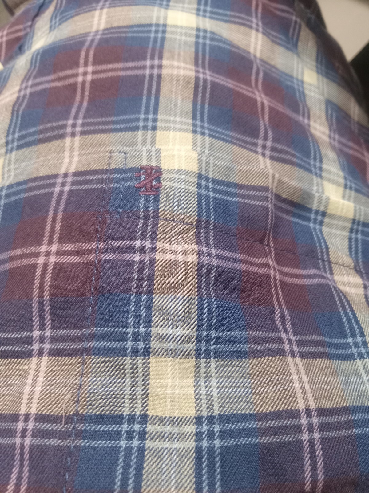 Izod Men&rsquo;s Long Sleeve Plaid Flannel Button Down Shirt