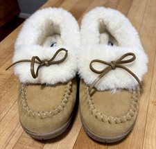 New NO Box Lands' End Slippers Womens 7 B Tan Suede Moccasin Shearling V17346
