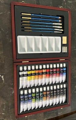 Master s touch  (hobby lobby ) 36 piece art set in wooden carrying case