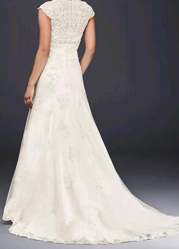 Vestido de noiva Davids marfim T3299 tamanho 4 novo com etiquetas trem detalhado  - Imagem 2 de 4