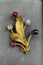 18K Gold Vintage Floral Brooch W/ Sapphire Accents
