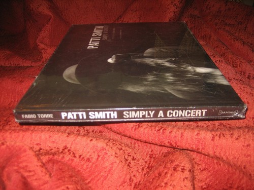 Patti Smith : Simply a Concert (2009, Hardcover) (SEALED) - Picture 2 of 3