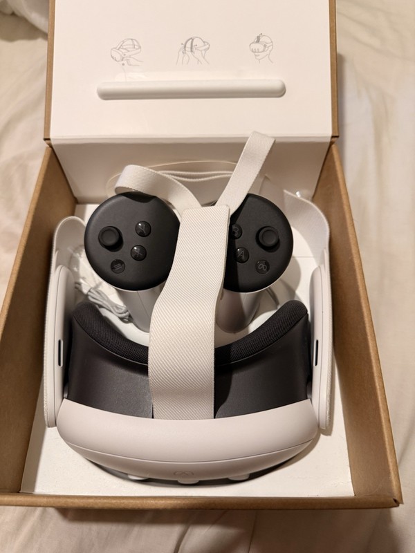 Meta Quest 3 Standalone VR Headset with Controllers 512GB White/Black