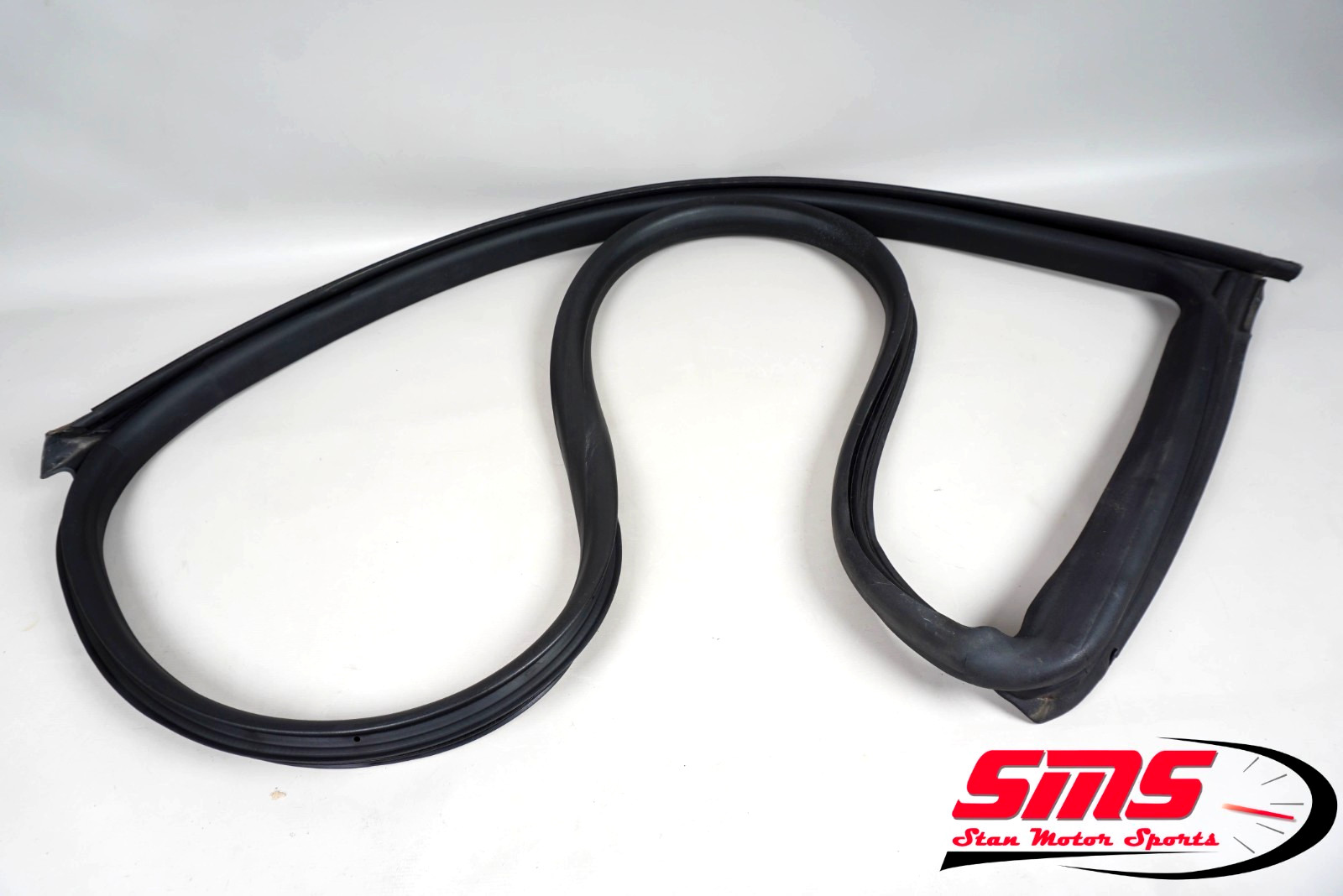 14-24 Maserati Quattroporte Ghibli M156 Front Left Door Rubber Weatherstrip OEM