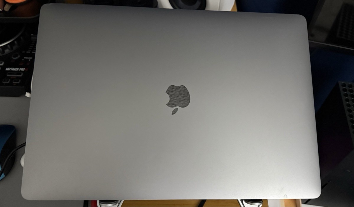 2019 MacBook Pro 16-inch I9 2.4GHz 8-Core A2141 32gb Ram