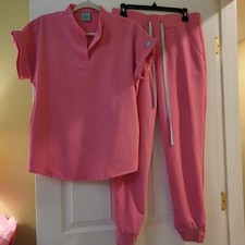 Garde Malade Women  s Pink Scrub Set Limited Edition M