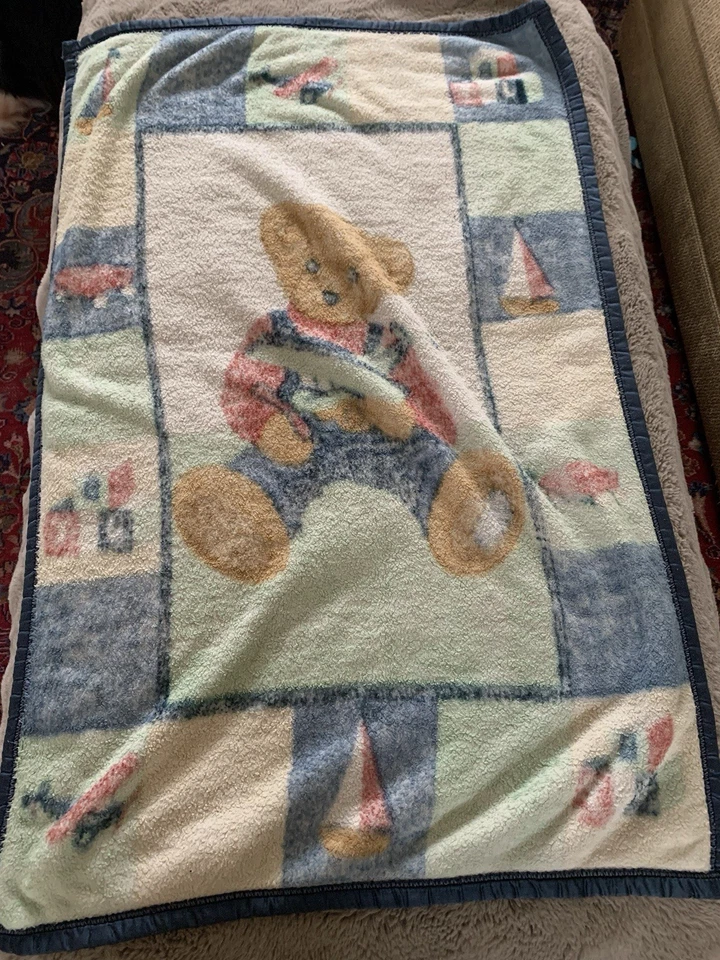 Mono de oso de peluche Jean azul de colección juguetes de avión manta de bebé de felpa satinada *usado Foto 2 de 4