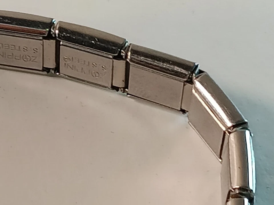 Pulsera de plata elástica con dije italiano de acero inoxidable de 15 mm Foto 3 de 4