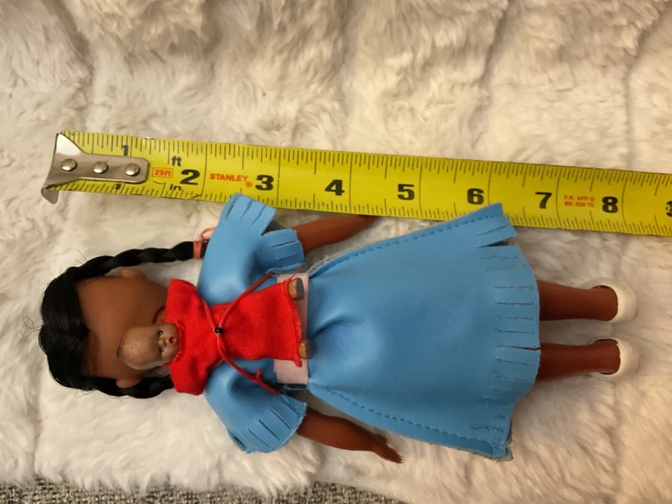 RARO HALLAZGO Vestido Vintage Americano 8” Niña India Azul Cuentas/con Bebé Foto 4 de 4