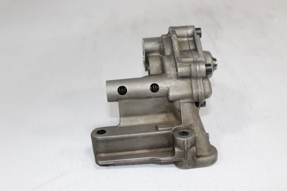 2013 VOLKSWAGEN JETTA TDI Oem Engine Oil Pump 038115105C - Image 4 of 4