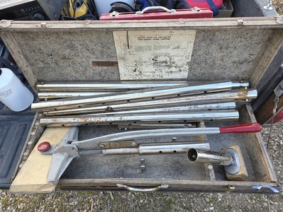 Roberts Power Carpet Stretcher VINTAGE Installation Tool! Case & Tubes Includes