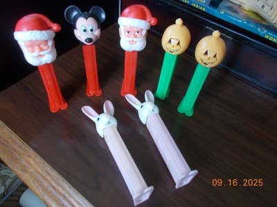 7 Footed Pez Containers 2 Easter Bunny, 2 Halloween Jack-o-Lantern, 2 Santa, Mky
