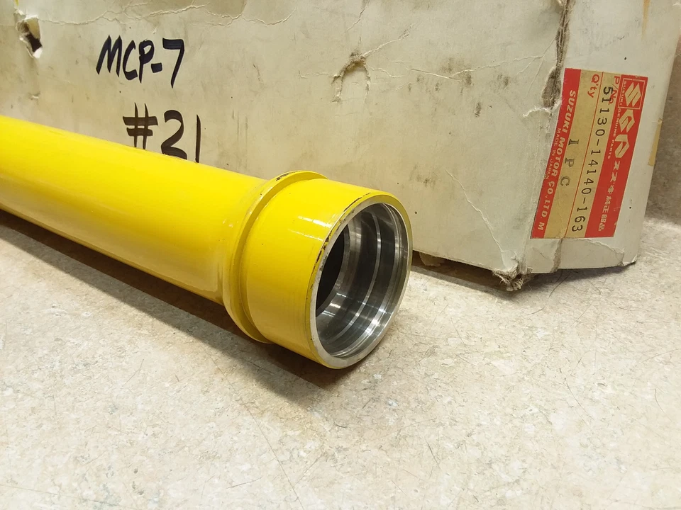 复古 NOS 1983 铃木 RM125 右下叉管 #51130-14140-163 MCP-7 #21 — 第 4/4 张图片