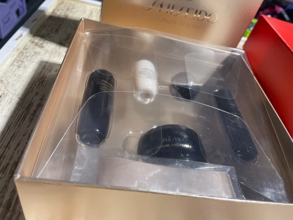 Shiseido 5-Pc. Future Solution LX Luxurious Eyes Set, New in Box - Image 4 of 4