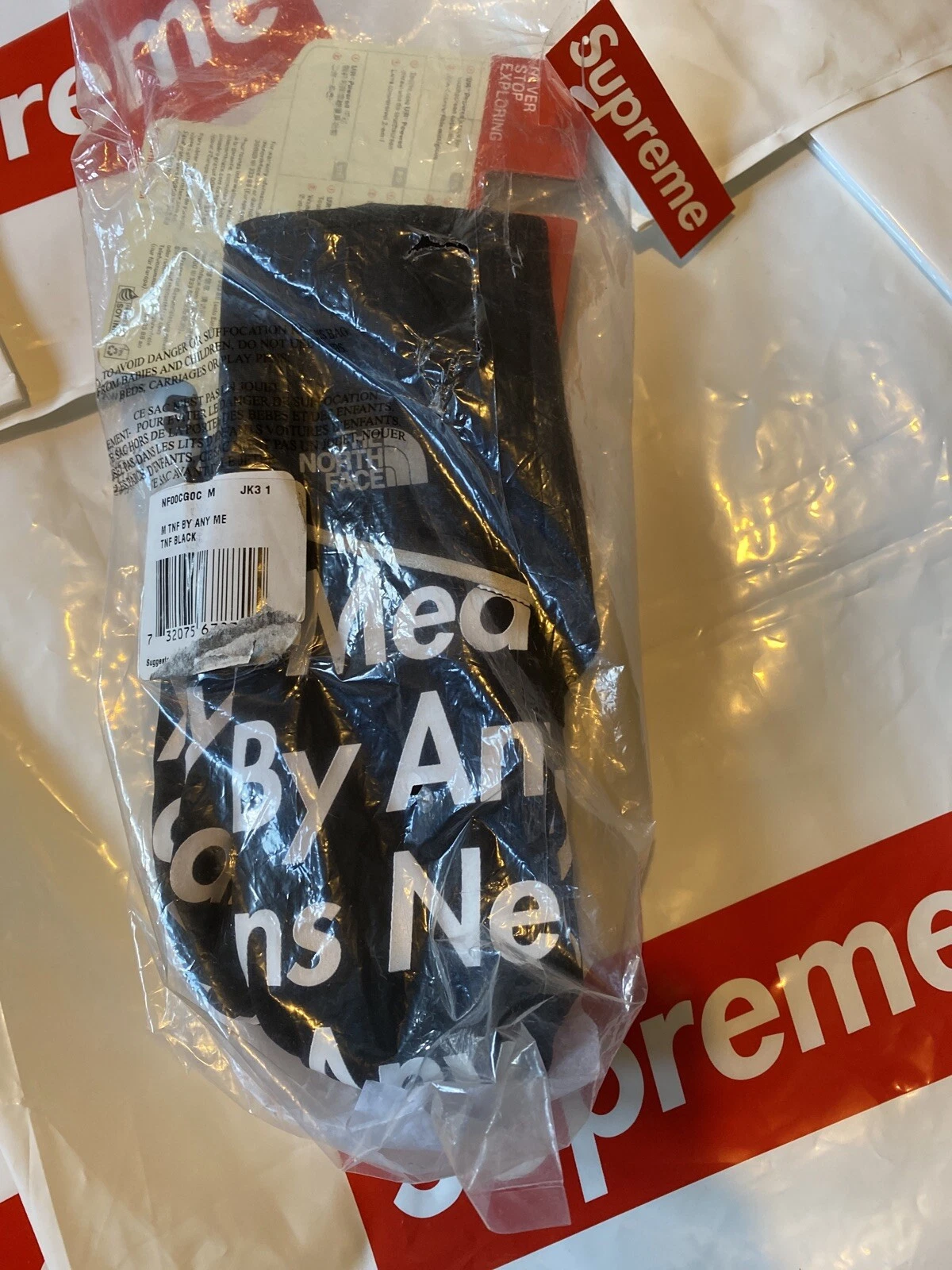 Gants nécessaires Supreme Northface par tous les moyens neufs avec étiquettes