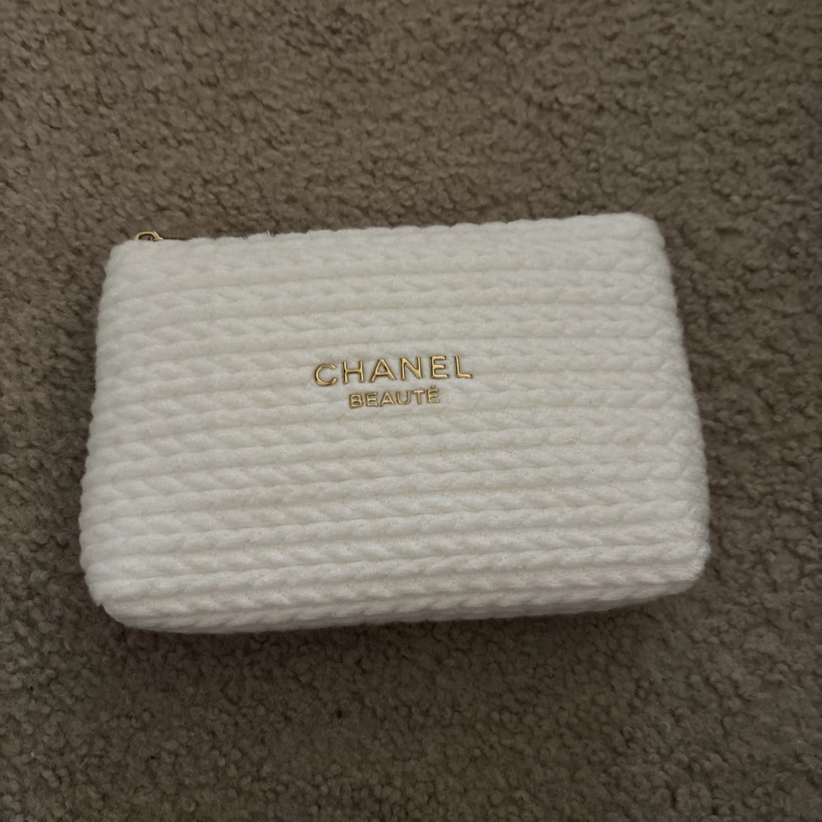 CHANEL BEAUTE コスメポーチ ホワイト 25+ CHANEL White Makeup Makeup Bags for sale | Updated Oct 2026