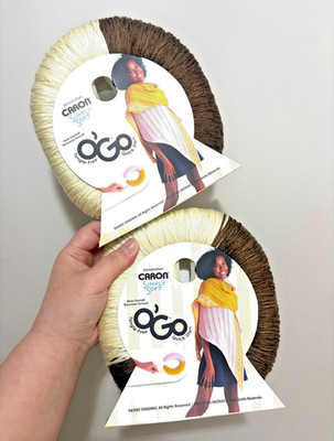 2 Packungen x 141g CARON Simply Soft O GO: Almond / Off White 100% Acryl