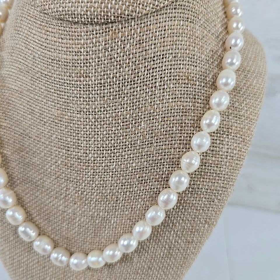 COLLAR DE PERLAS BLANCAS CULTIVADAS DE AGUA DULCE (18 pulgadas de largo) JOYERÍA DE MODA.. Foto 4 de 4