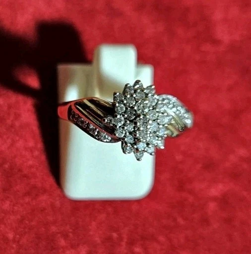 9ct Gold & Diamond Cluster Ring: Size M1/2: 0.39 Carats: 3.7 Grams: Hallmarked - Image 2 of 4