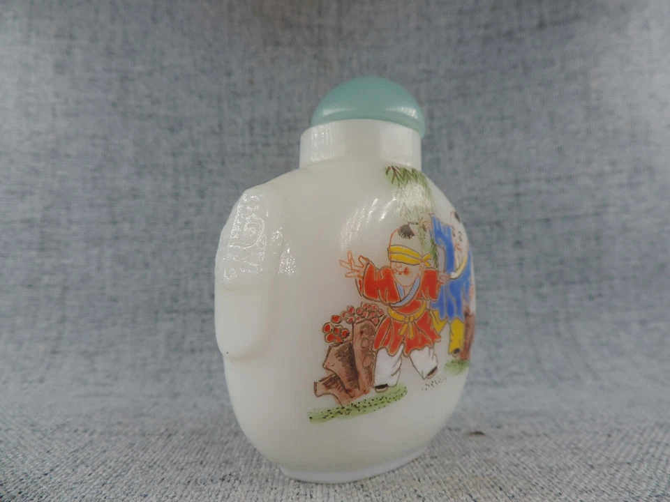 Exquisita botella de tabaco de vidrio con patrón de figura de pintura china a mano Foto 3 de 4