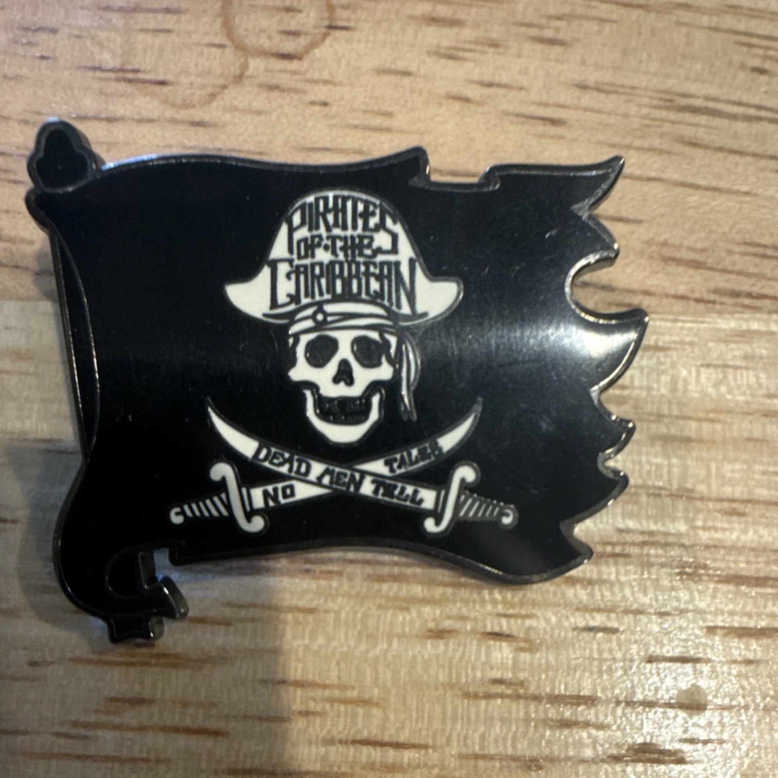 Disney Pirates of the Caribbean Dead Men Tell No Tales Skull Flag Exclusive Pin