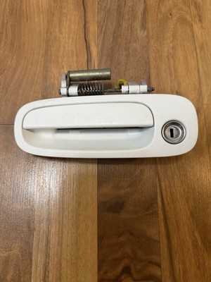 00-05 TOYOTA CELICA OEM DRIVER SIDE LH LEFT OUTER EXTERIOR DOOR HANDLE WHITE