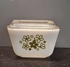 Pyrex 501 B Refrigerator Dish Crazy Daisy Spring Blossom Green w/Glass Lid/Cover
