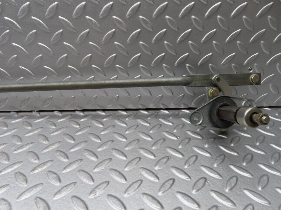 ⚙20331⚙ Mercedes-Benz W114 280CE cupé limpiaparabrisas acoplamiento Foto 4 de 4