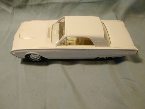 1962 Ford Thunderbird Dealer Promo Model Car Cream 1:25 Scale Plastic Very Nice - Picture 18 of 20