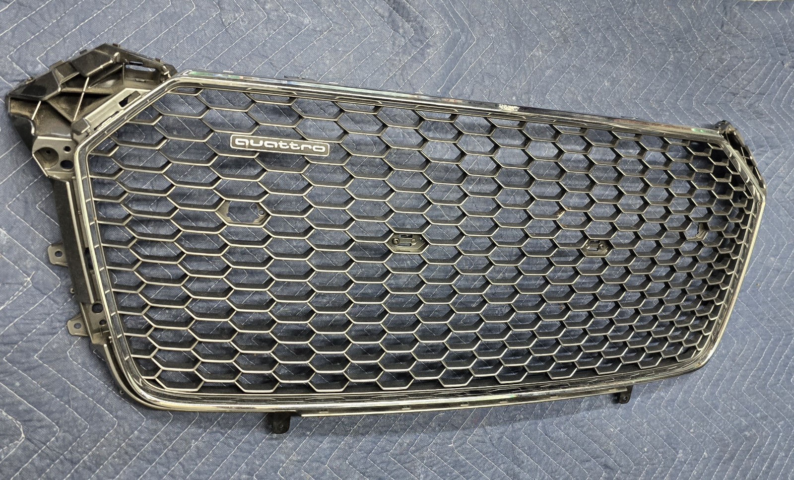 Audi R8 2016-2019 Front Bumper grille Gunmetal P/N 4S0853653D