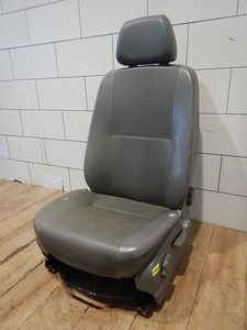 Sitz VW Crafter 2E vorne links Fahrersitz Kunstleder grau Original