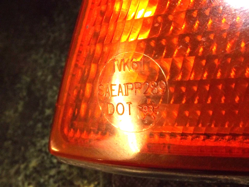 OEM 91-94 Audi 100 CS C4 front left corner turn signal / blinker light lamp FL - Image 2 of 4