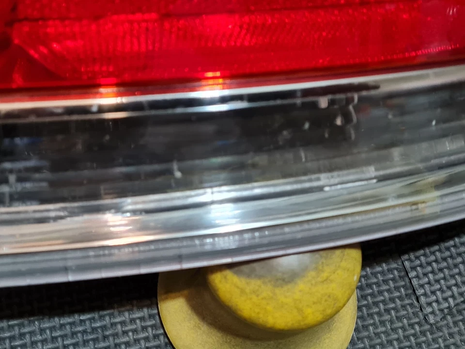 Conjunto de luces traseras para pasajero derecho Chevy Caprice 2011-2017 OEM GM Foto 3 de 4