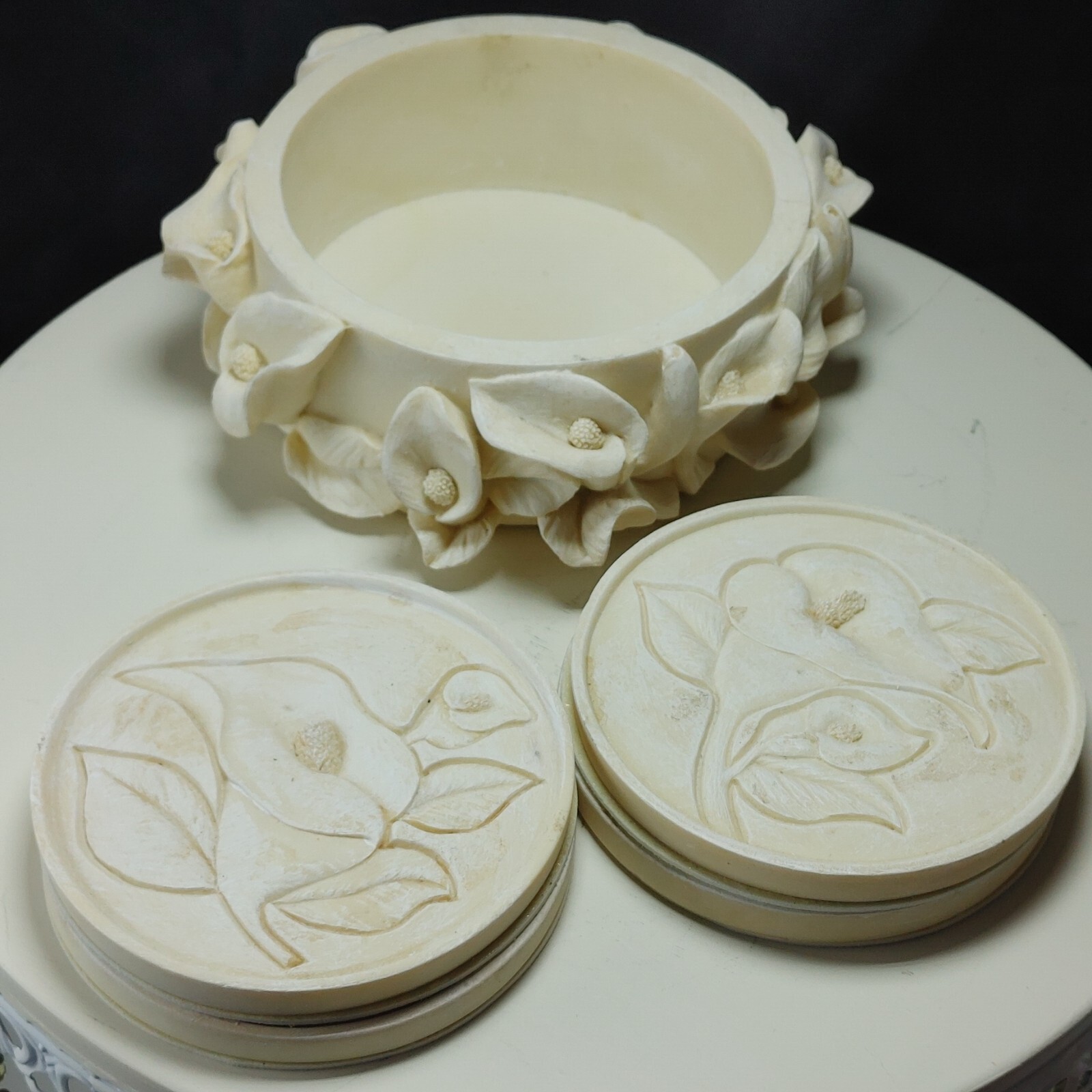 4 Cream Lily Resin Drink Coasters Set