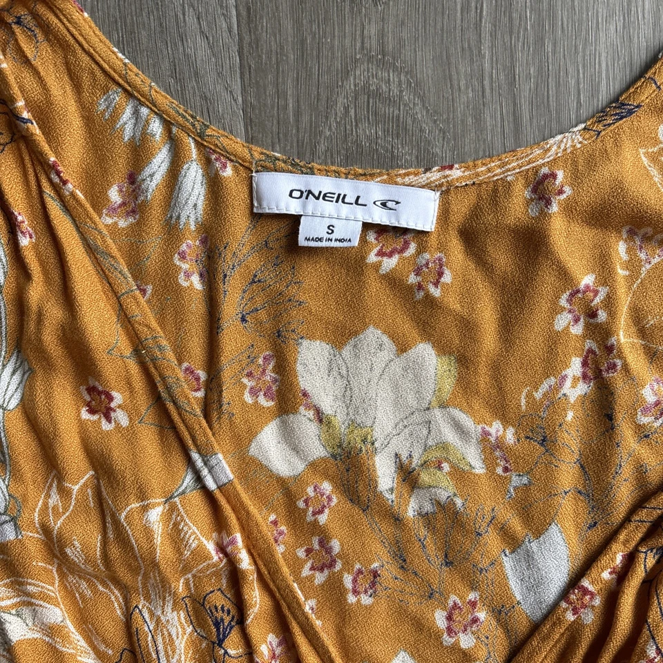 Mameluco O'neill Estampado Floral Talla S Cintura Elástica con Envoltura de Corbata Frontal Calidad HI Foto 2 de 4