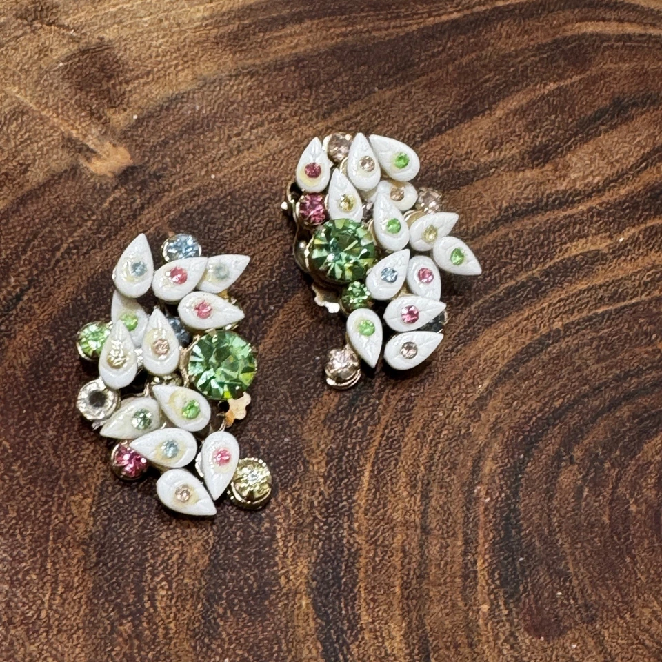 Pendientes con clip de diamantes de imitación de vidrio esmerizado Cha articulado vintage de los años 50 pavo real Foto 4 de 4