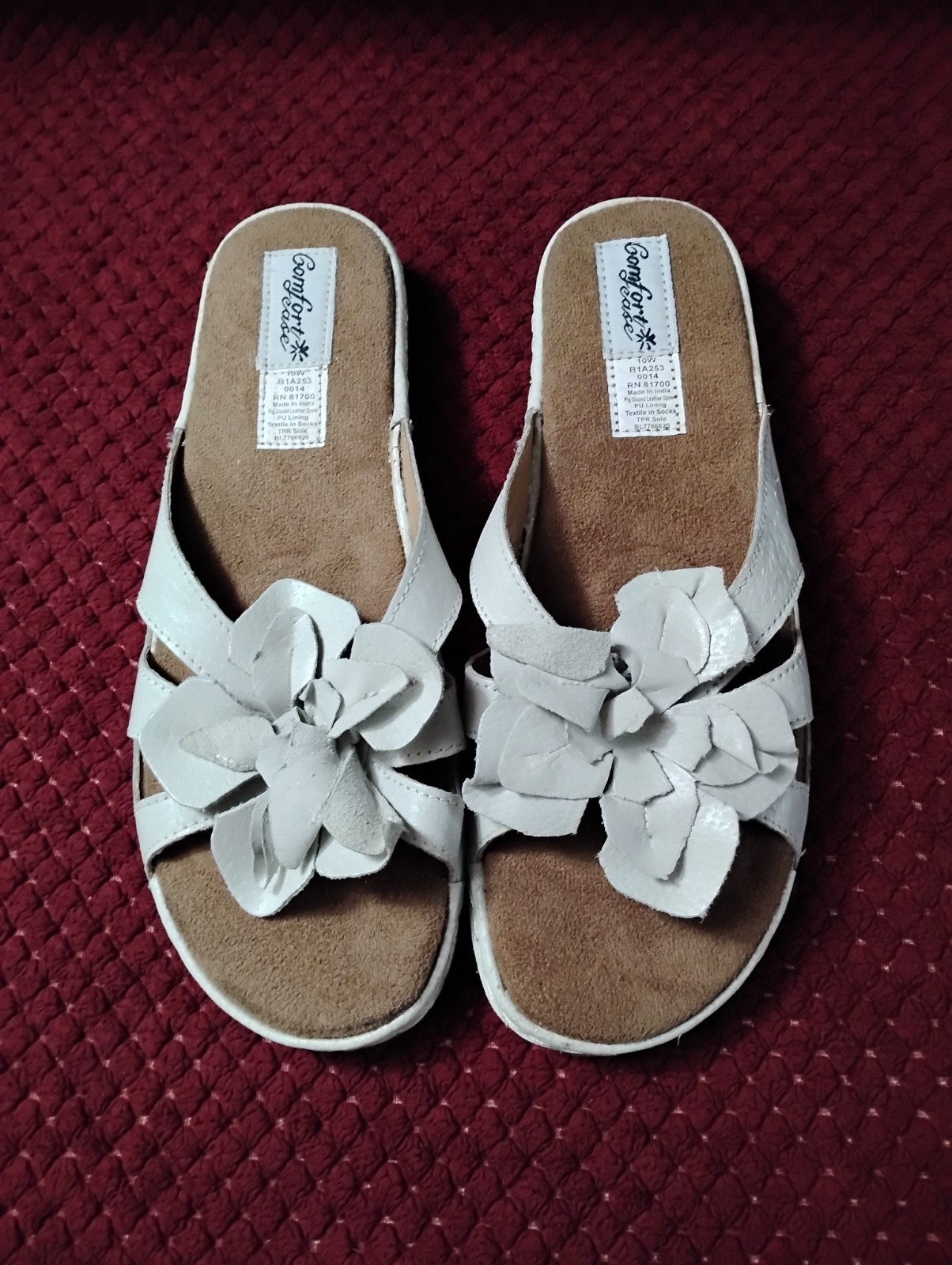 Comfort Ease Women's sandals size 10w, flower strap, great condition