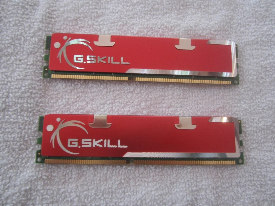 G.Skill 2GB (2x1GB) DDR1 F1-3200PHU2-2GBNS PC-3200 CL2.5-3-3-6 2.6V-2.7V - Image 2 of 2