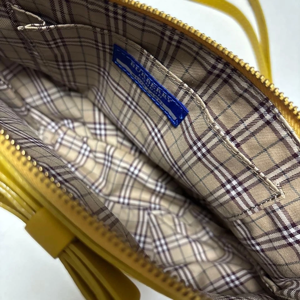 Bolso de hombro Burberry de cuero amarillo con correa ajustable casi como nuevo Foto 2 de 4