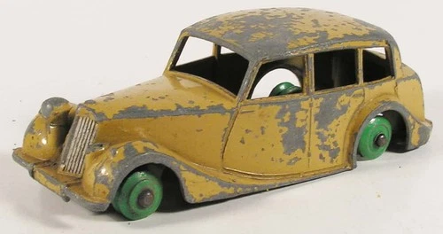 TRIUMPH 1800 REKNOWN SALOON 40 151 DINKY TOYS MECCANO LTD VINTAGE ENGLAND AQZ