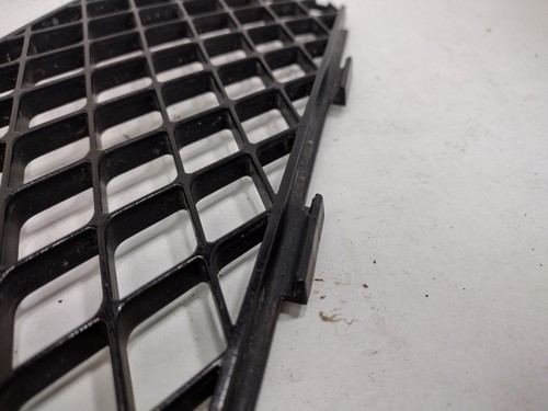 GRILLE GRILL FRONT CENTER BUMPER COVER MESH TRIM oem 03 04 05 TOYOTA MR2 SPYDER - Picture 3 of 5