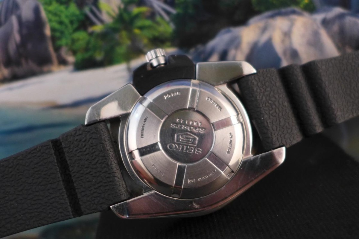 Sporty, 46mm White Dial Seiko Divers 7S36 03G0 Day/Date Men's Auto