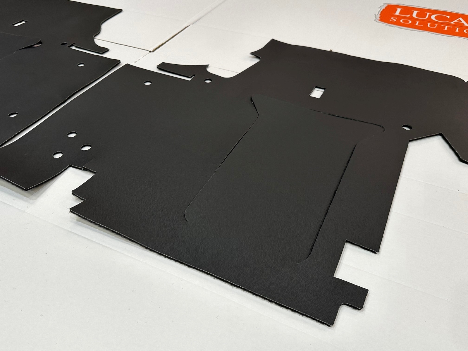 LUCARI matting Fits Land Rover Defender RHD 2.2 2.4 TDCI front seat box 90 110