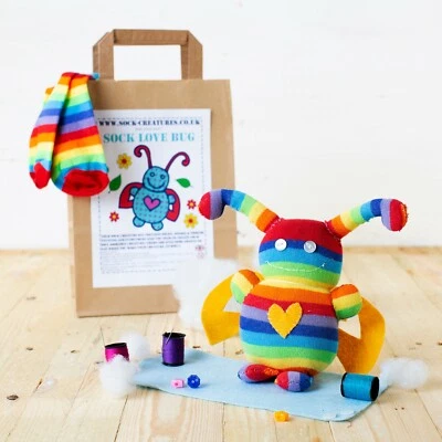 SOCK CREATURES Sock Love Bug Craft Kit | Kit de costura | Kit de manualidades para niños | Zoom fiesta | manualidades