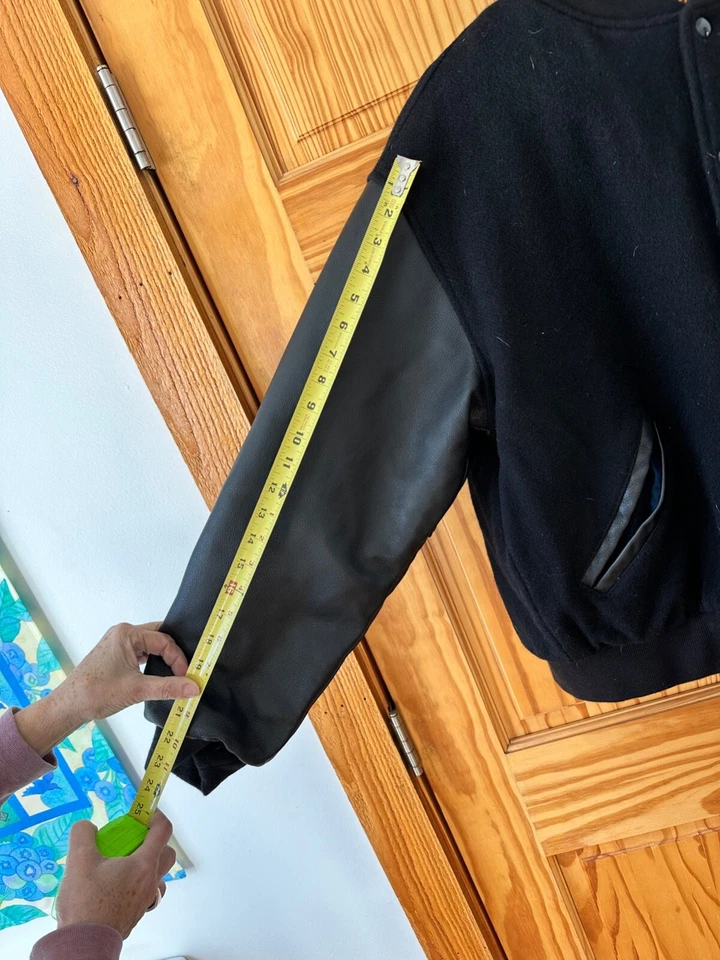 Chaqueta de cuero universitaria WWE Wrestlemania para hombre NY/NJ 2013 The Rock John Cena talla L Foto 3 de 4