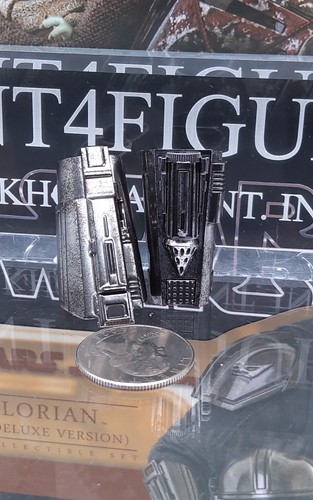 Hot Toys TMS052 Mandalorian & Grogu 1/6 action Figure's Chrome Wrist Armor Only - Picture 5 of 7