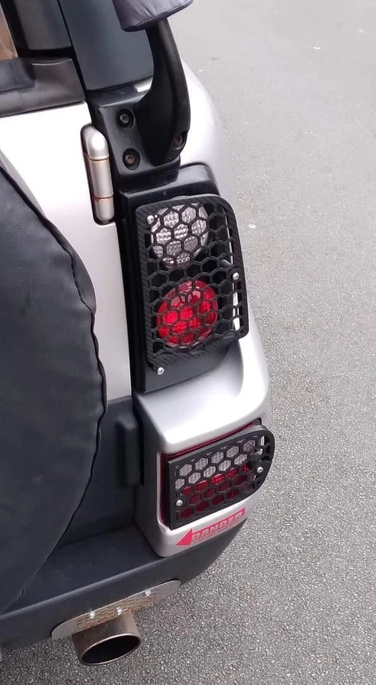 landrover freelander 1 face lift REAR LIGHT GUARDS (full set) - Image 3 of 4