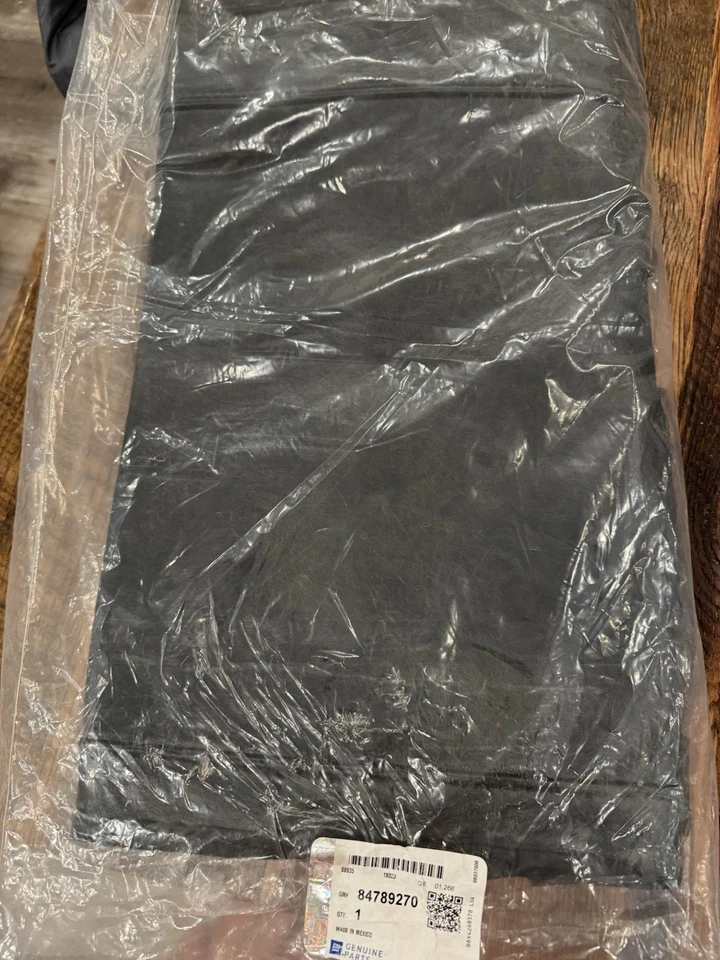 GM Genuine Parts Front Grille Opening Cover Part 84789270 - Image 4 of 4